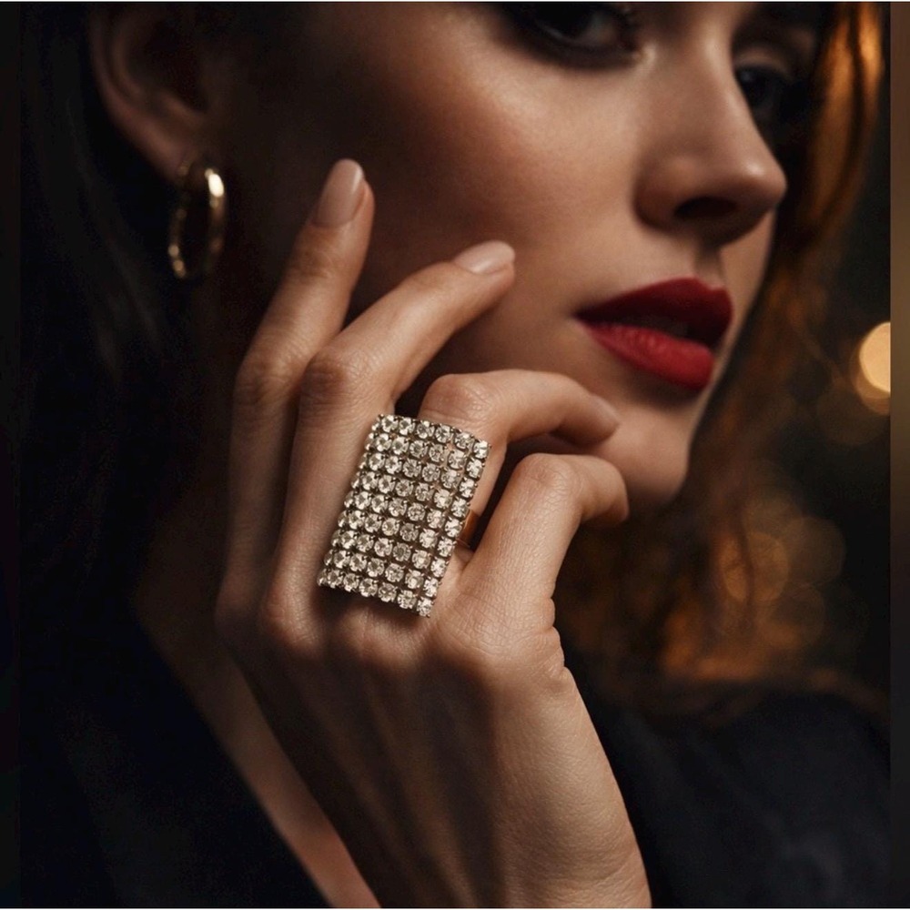 Bold Rhinestone Shield Ring – Y2K Glam Sparkle – Adjustable Vintage Style